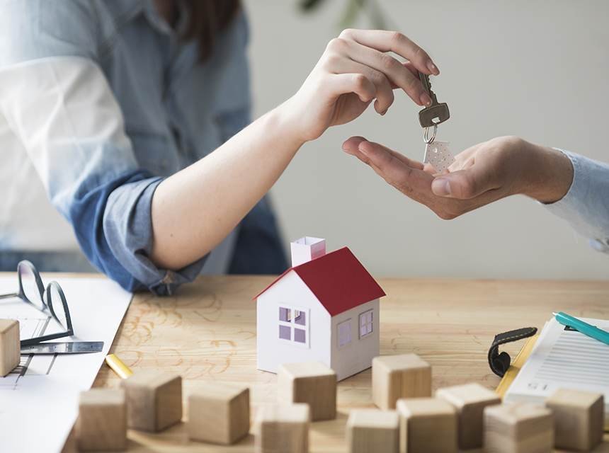 Exploring the Intersection of Real Estate and Financial Services: How They Work Together
